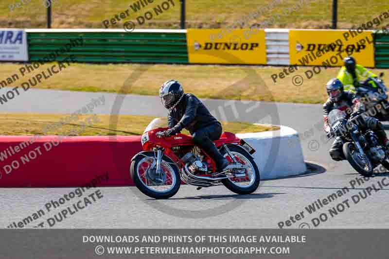 Vintage motorcycle club;eventdigitalimages;mallory park;mallory park trackday photographs;no limits trackdays;peter wileman photography;trackday digital images;trackday photos;vmcc festival 1000 bikes photographs